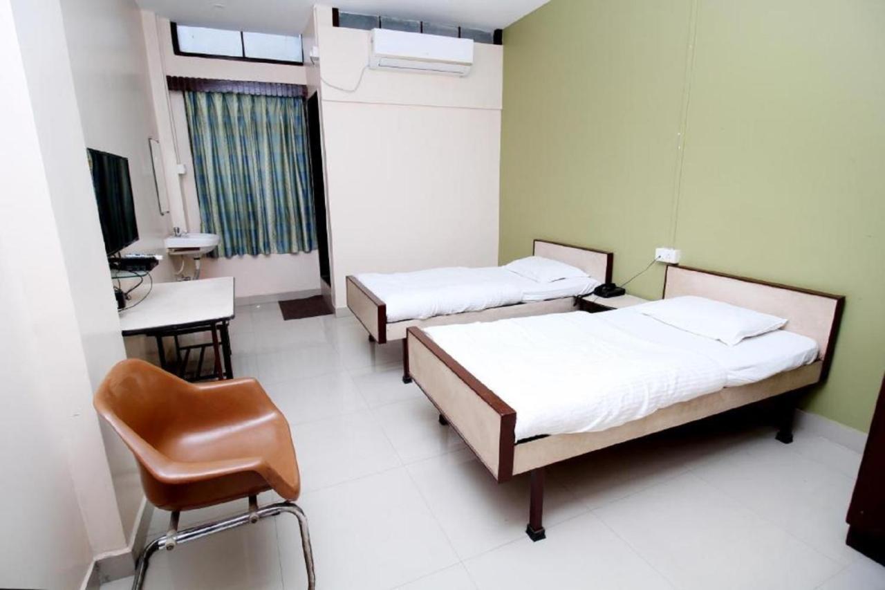 Hotel Gomatgiri Aurangabad  Eksteriør billede