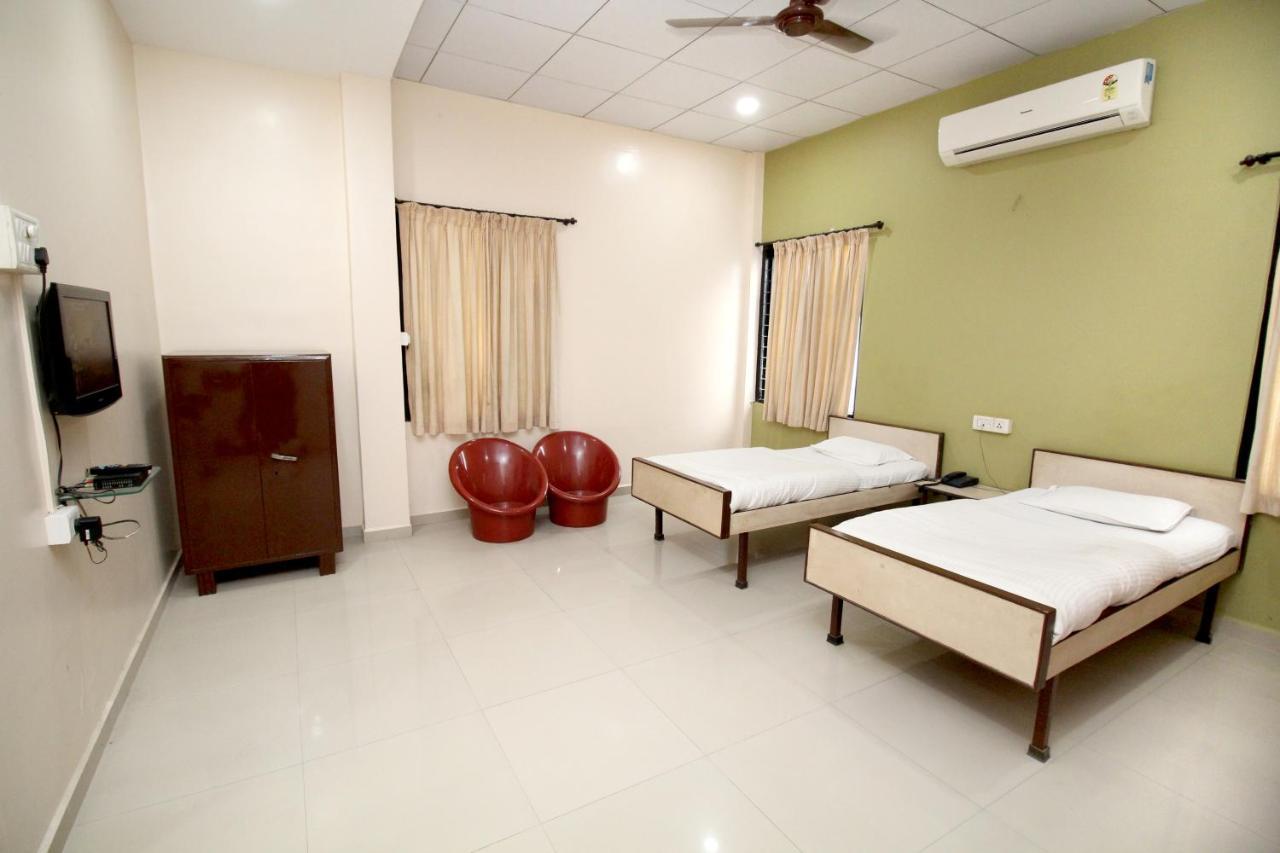 Hotel Gomatgiri Aurangabad  Eksteriør billede